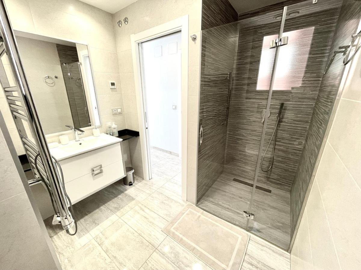 Exclusive Apartments On The First Line Of Benidorm Sol Y Mar Exteriör bild